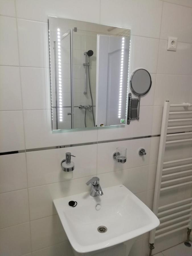 Апартаменты Salvus Apartman Эгер Экстерьер фото